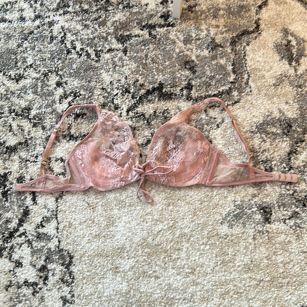 Victoria’s Secret plunge bra 34 D